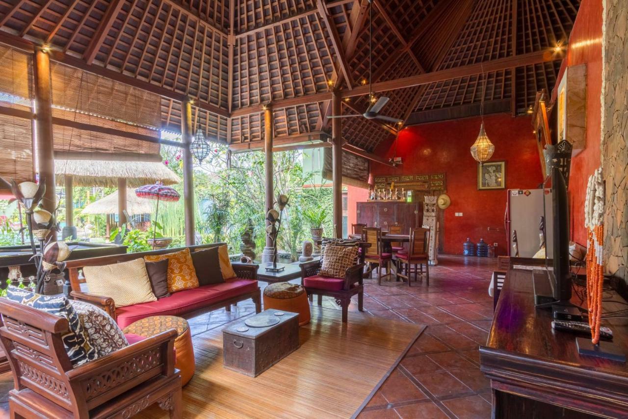 Santhi - Beautiful With Large Pool In * Seminyak (Bali)